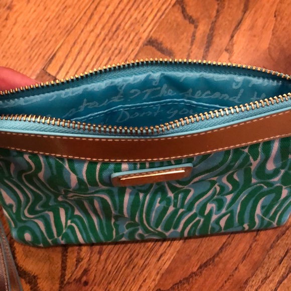 Wanderlust Wristlet Lily Pulitzer - Picture 3 of 4
